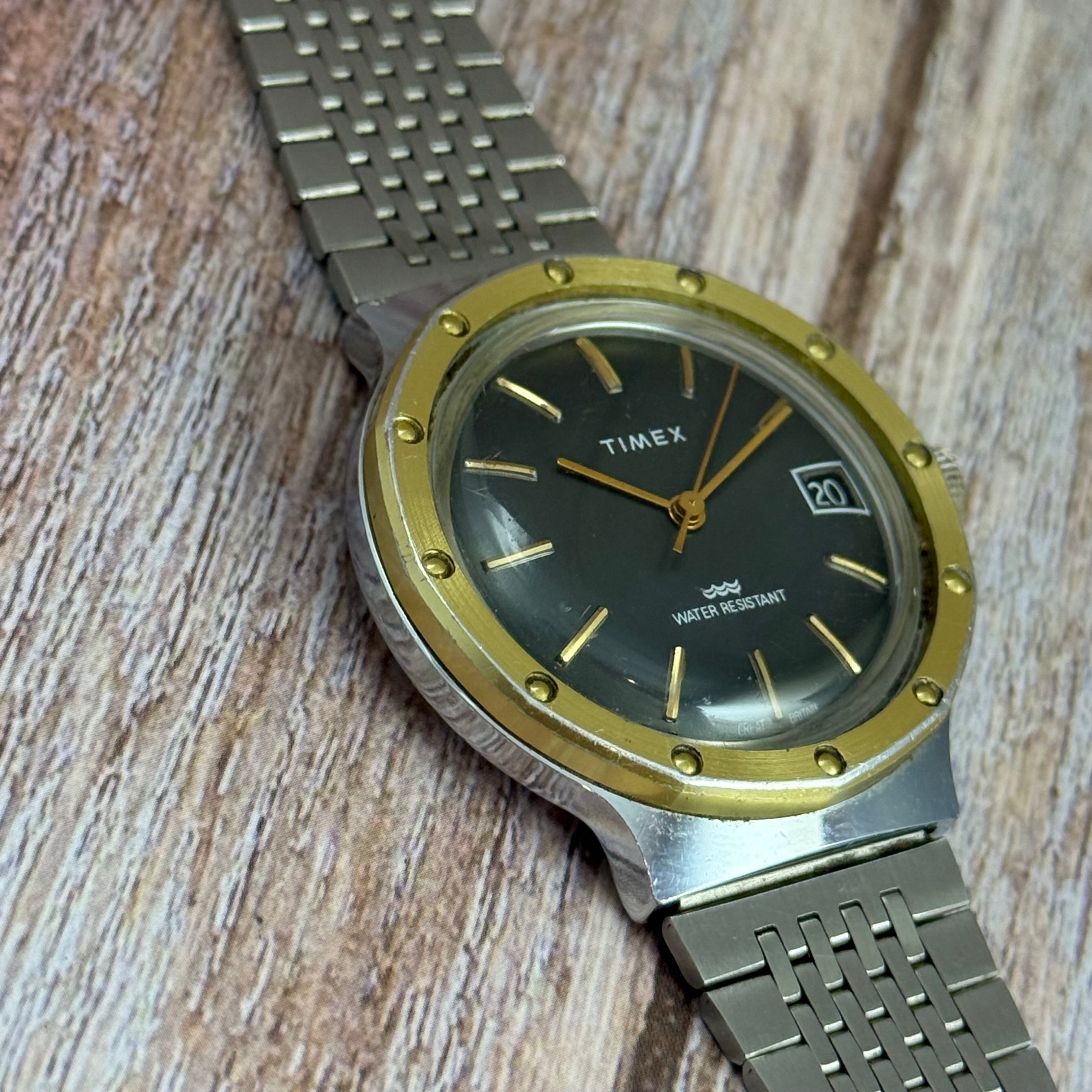 1970s Timex “porthole” men’s Manual wind wrist watch grey dial made in Great Britain