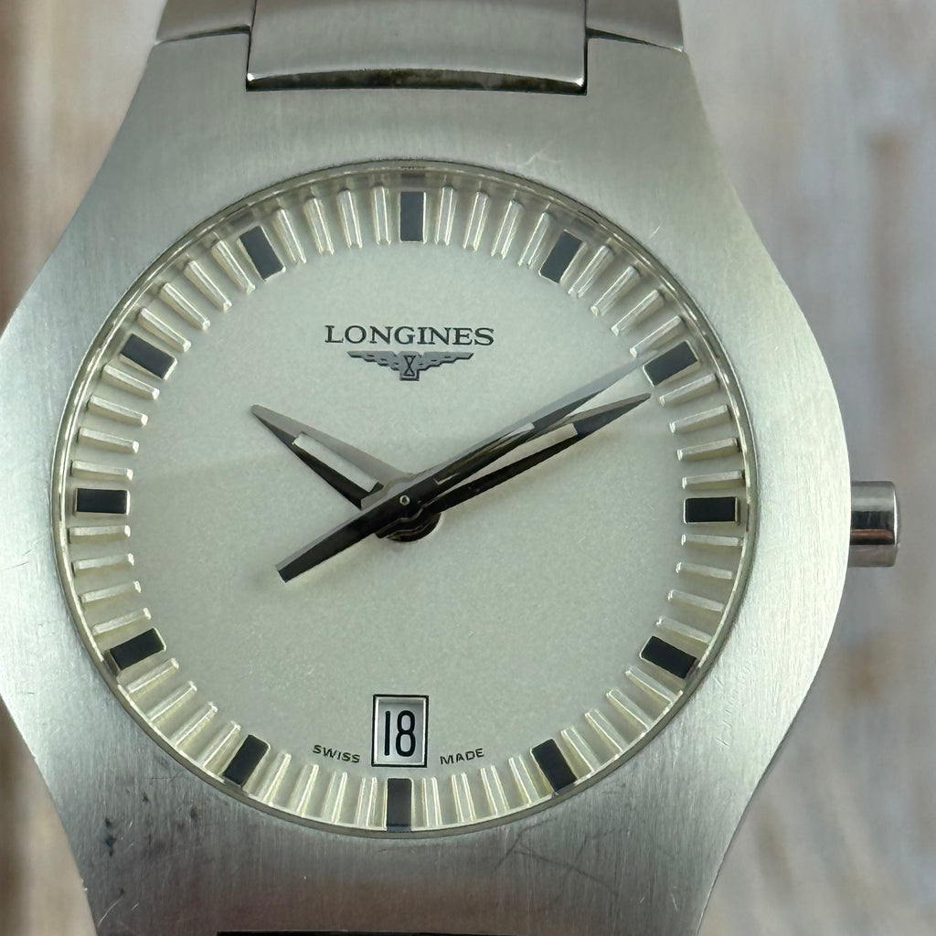 Neo vintage Longines Oposition mens wrist watch Quartz Ref L3.617.4 White textured Dial