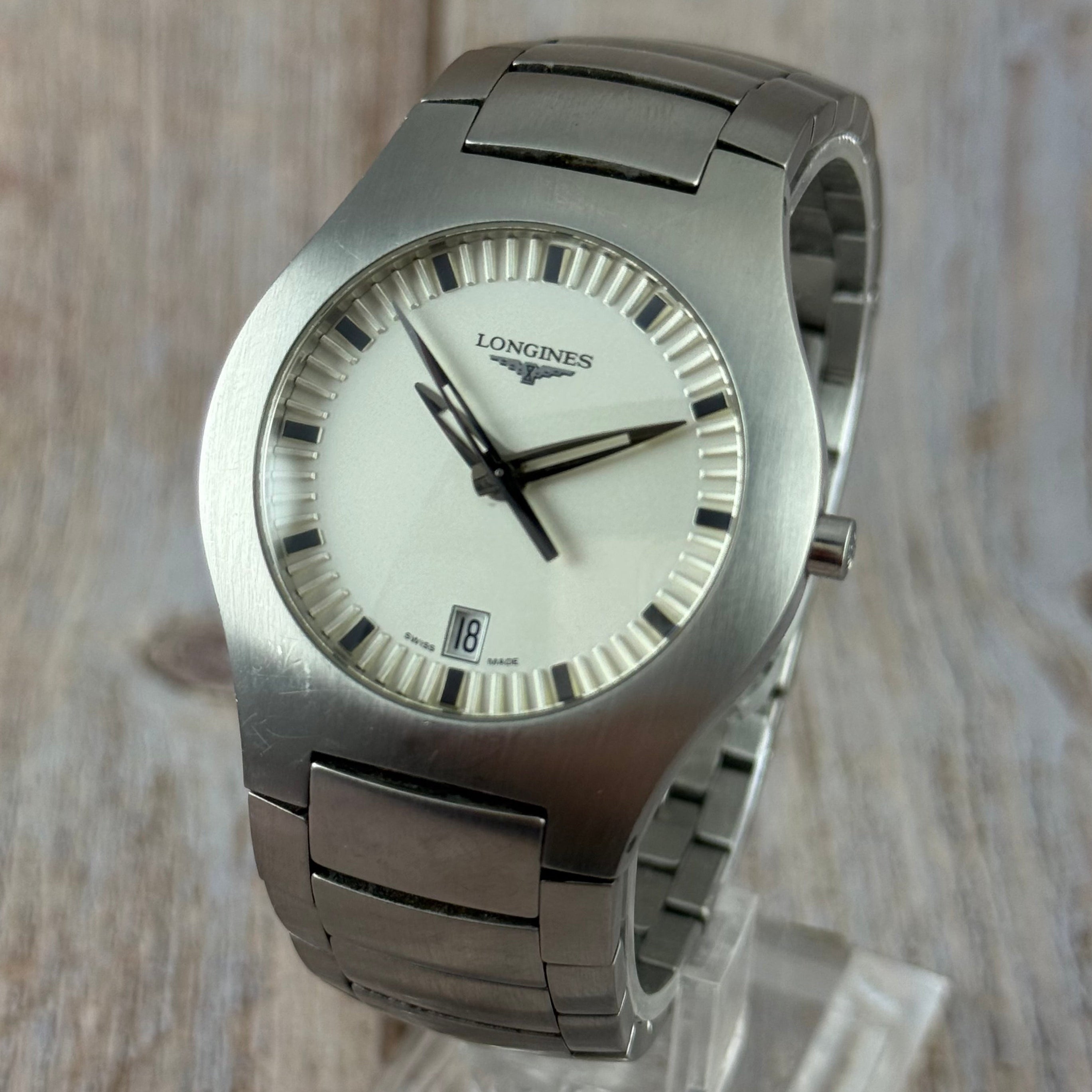 Neo vintage Longines Oposition mens wrist watch Quartz Ref L3.617.4 White textured Dial