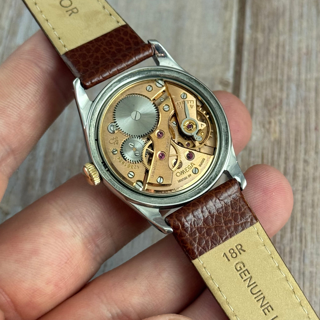 1950 Omega gents wrist watch Cross-hair honeycomb dial gold bezel 33mm (2647/2)