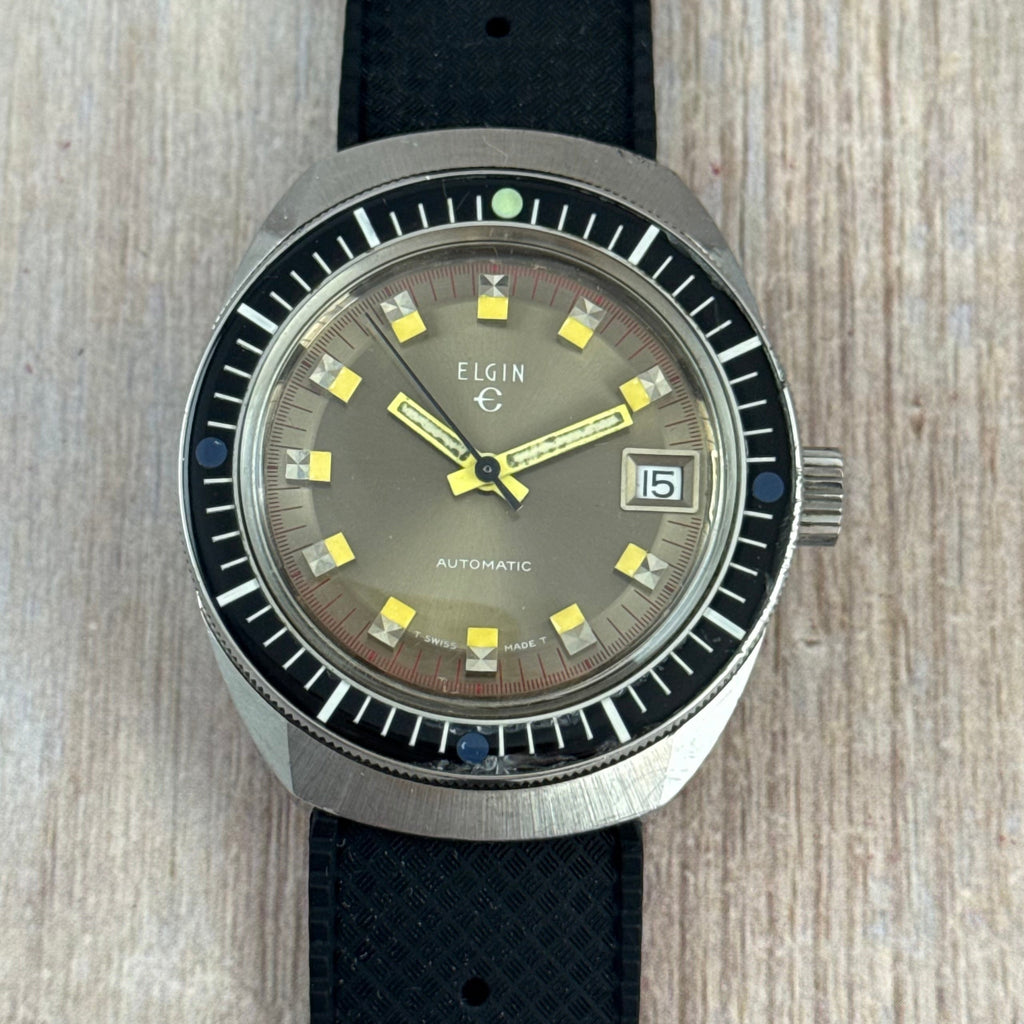1970s Elgin men’s divers watch automatic 37mm date Bakelite bezel