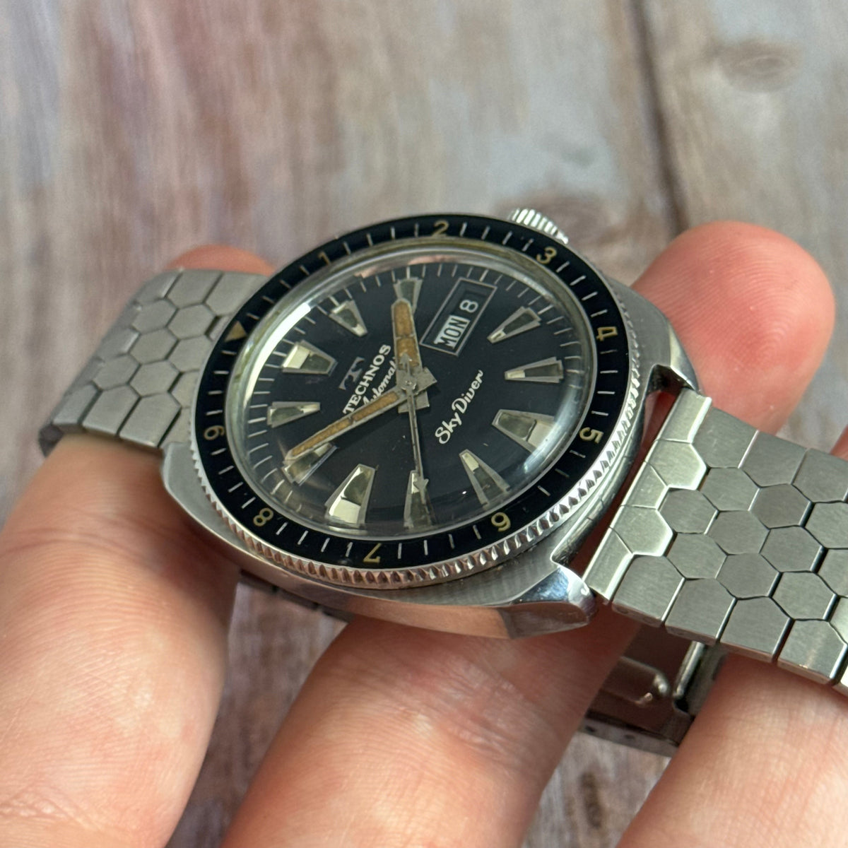 1960s Technos Sky diver automatic men’s divers watch 37mm