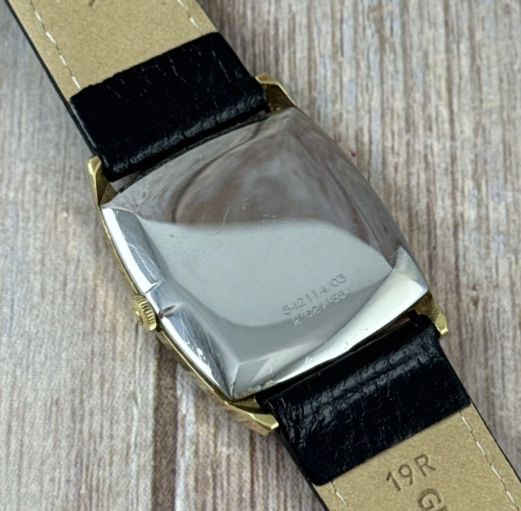 Vintage Universal Geneve Men’s Square Case Wrist Watch Gold Plated 28mm (542114)