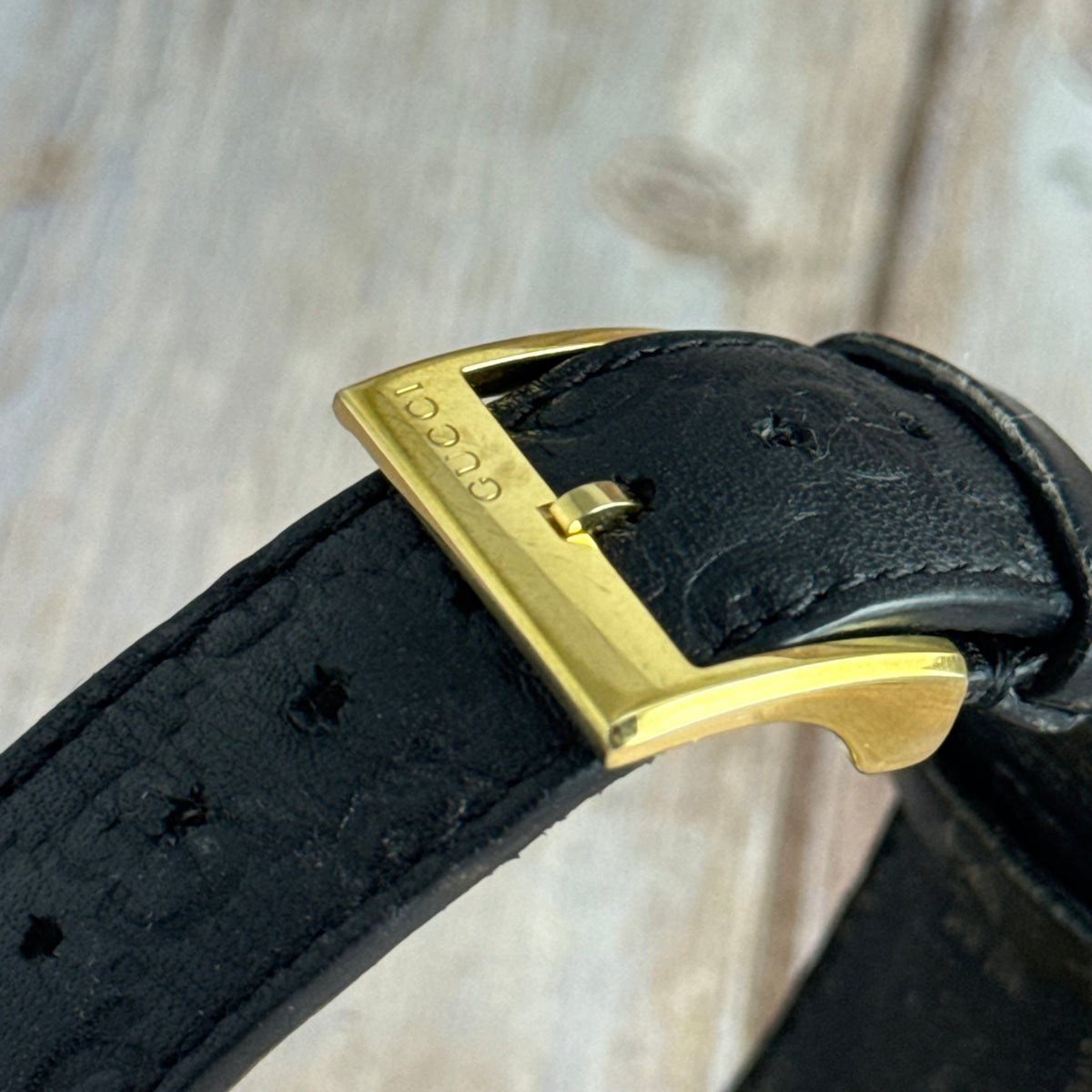 Gucci G timeless mens Leather dial wrist watch gold plated (126.4)