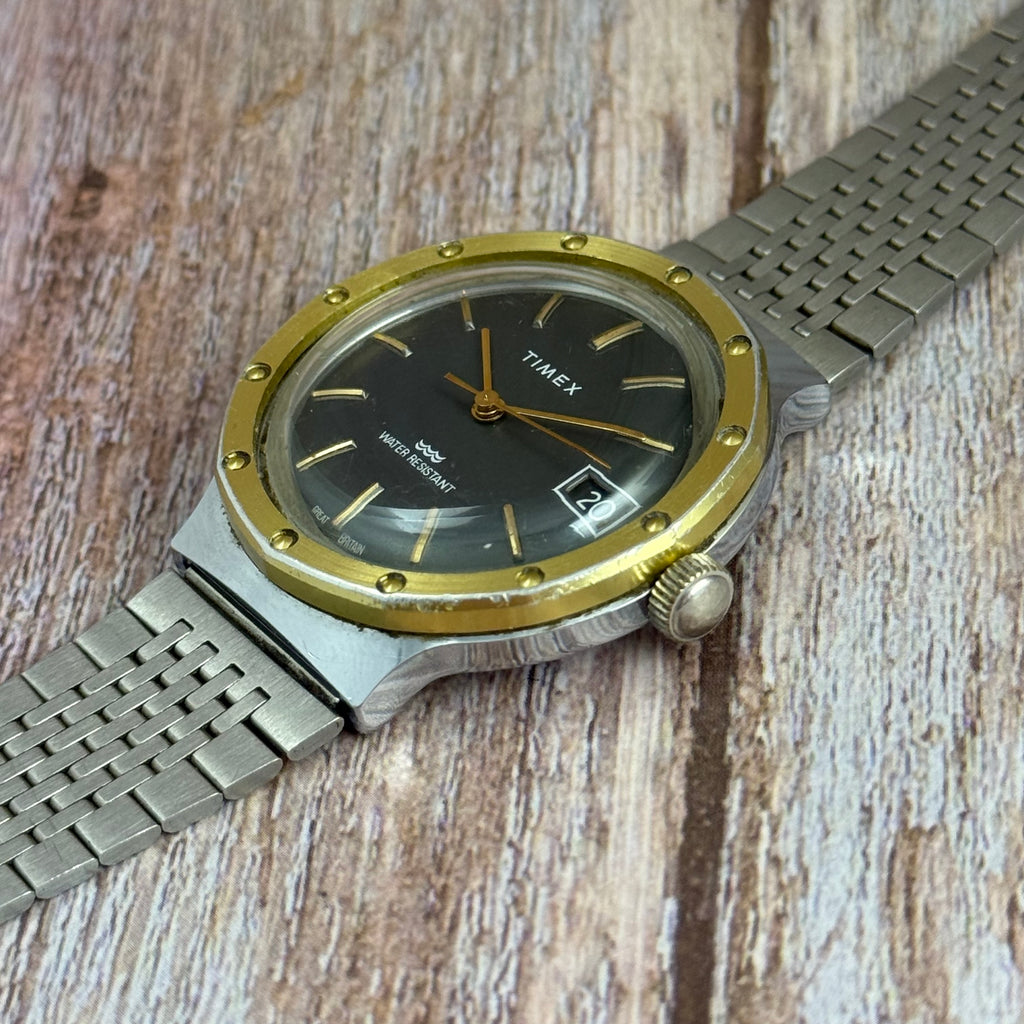 1970s Timex “porthole” men’s Manual wind wrist watch grey dial made in Great Britain