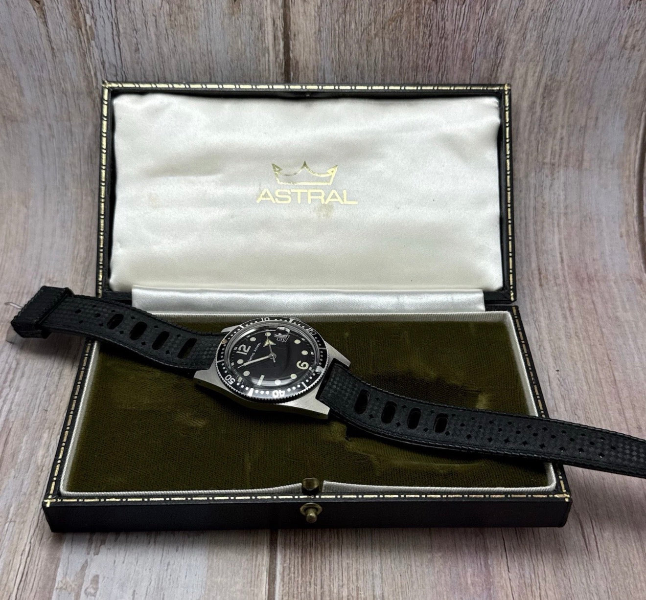1960s Smiths Astral Military Skin Diver Watch Men’s 38mm CM4501