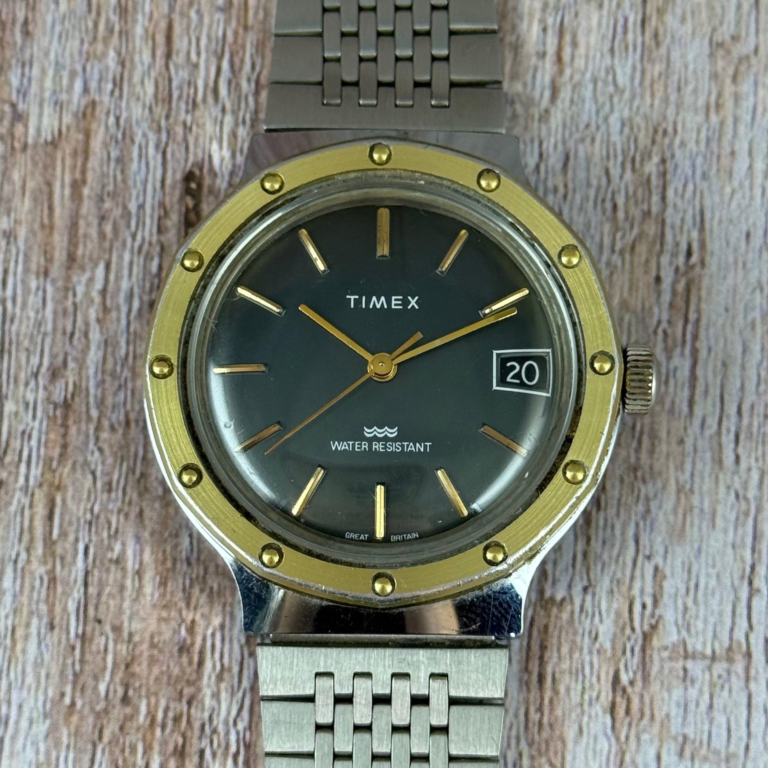 1970s Timex “porthole” men’s Manual wind wrist watch grey dial made in Great Britain