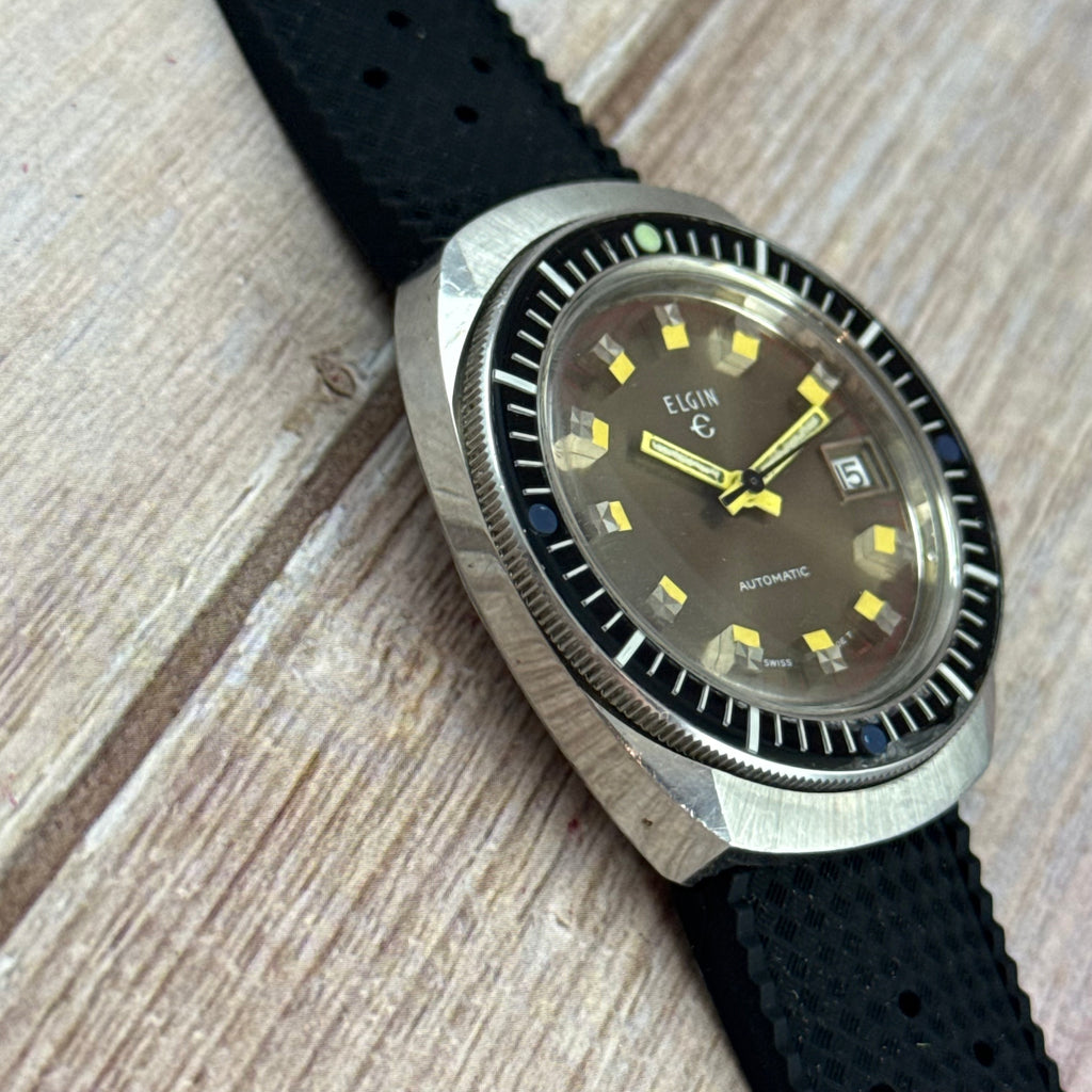 1970s Elgin men’s divers watch automatic 37mm date Bakelite bezel