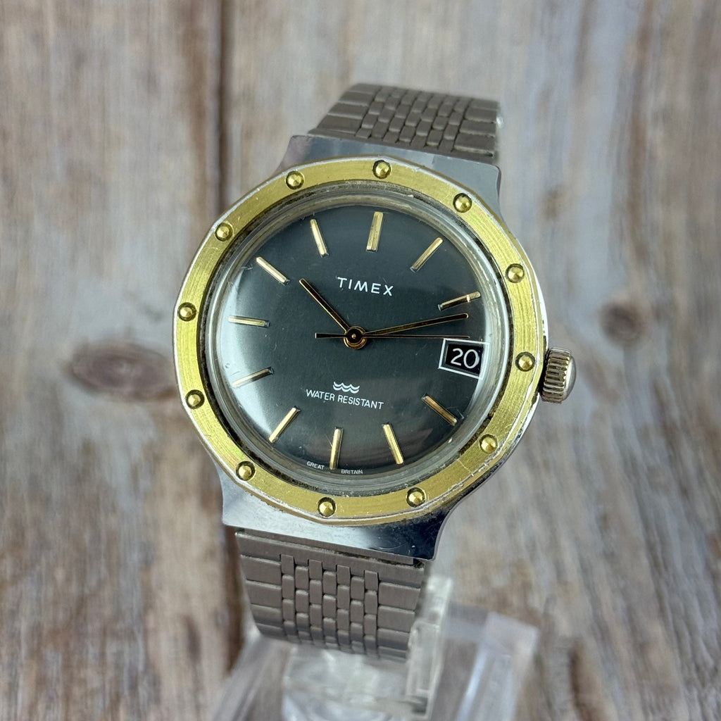1970s Timex “porthole” men’s Manual wind wrist watch grey dial made in Great Britain