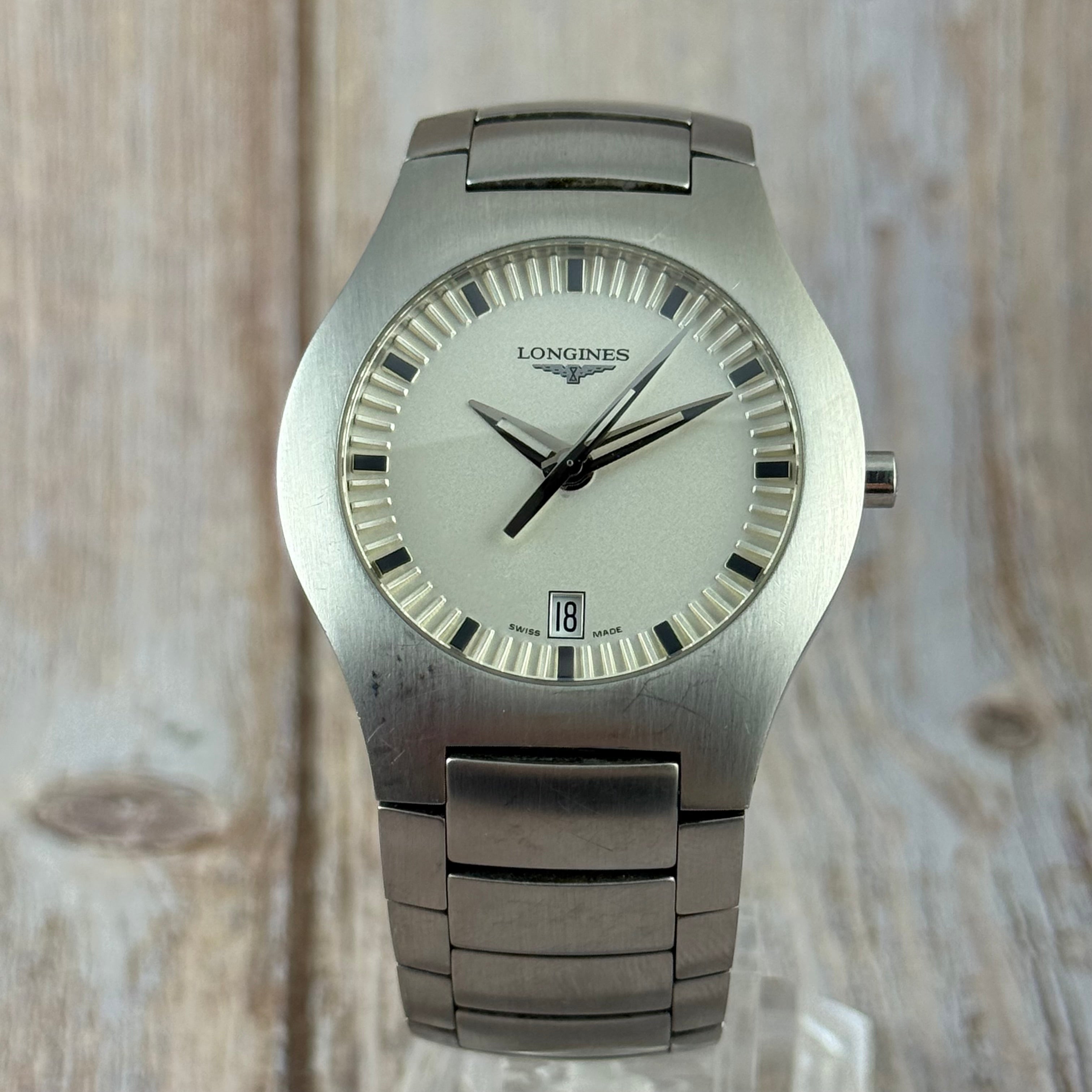 Neo vintage Longines Oposition mens wrist watch Quartz Ref L3.617.4 White textured Dial