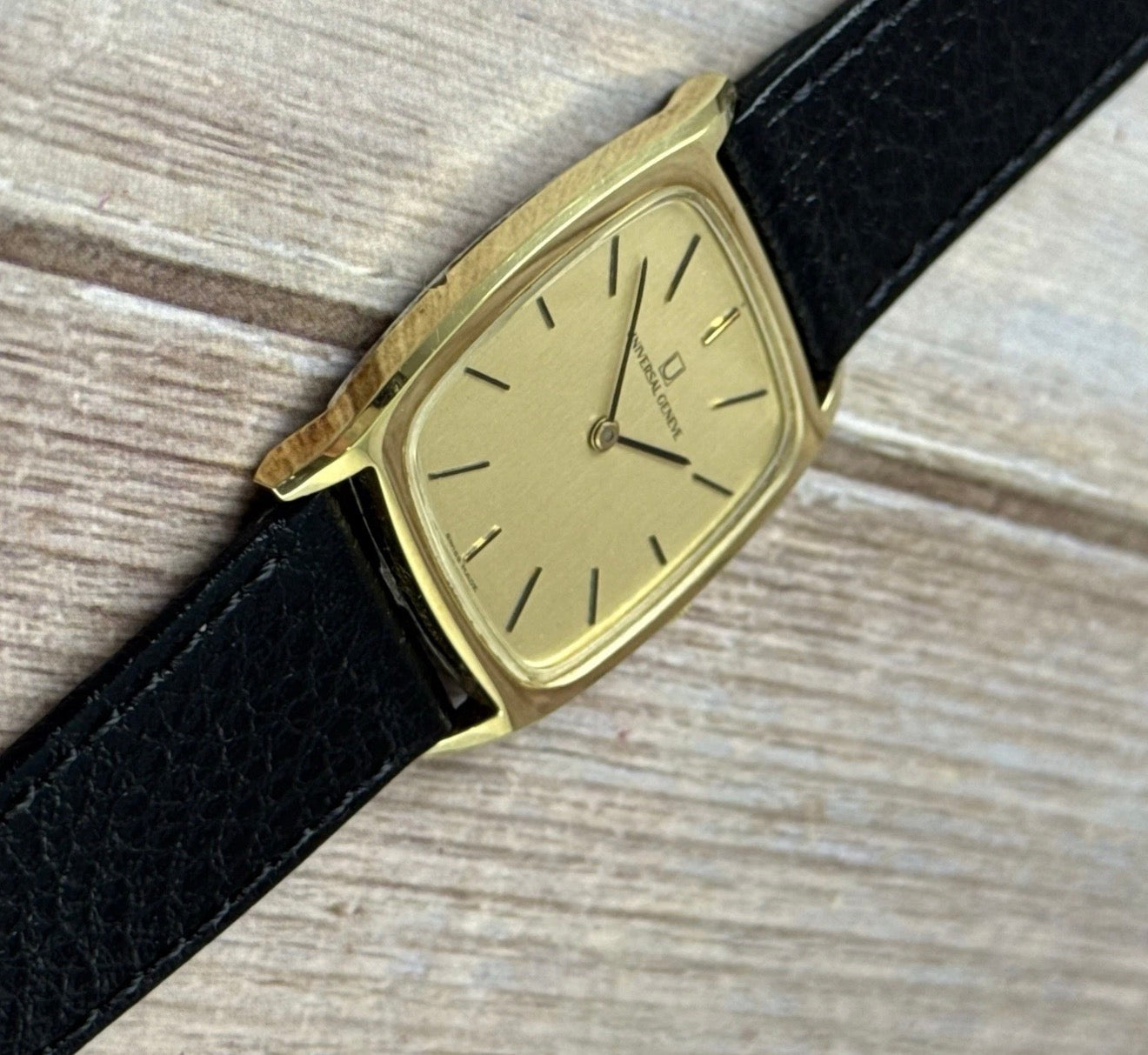 Vintage Universal Geneve Men’s Square Case Wrist Watch Gold Plated 28mm (542114)