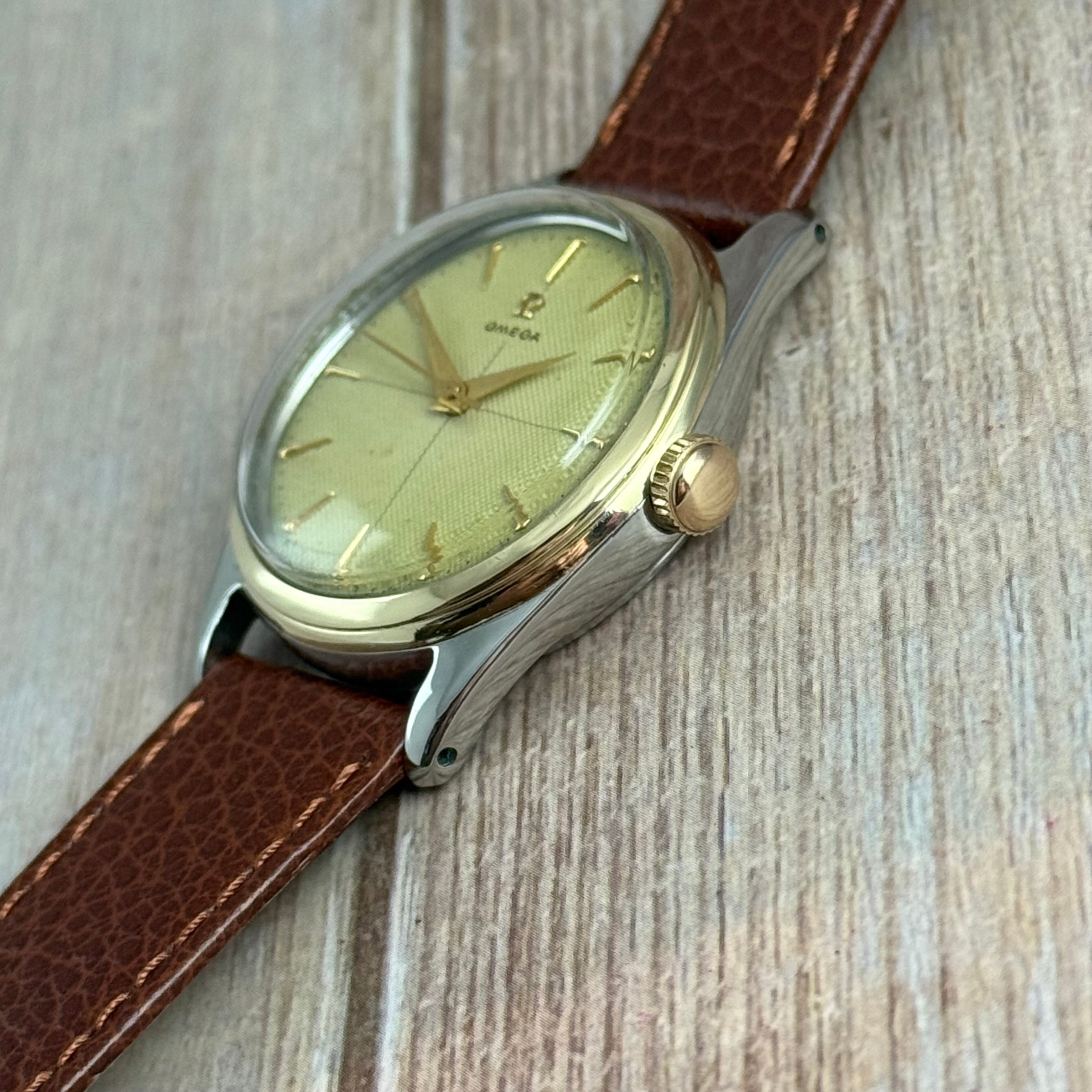1950 Omega gents wrist watch Cross-hair honeycomb dial gold bezel 33mm (2647/2)