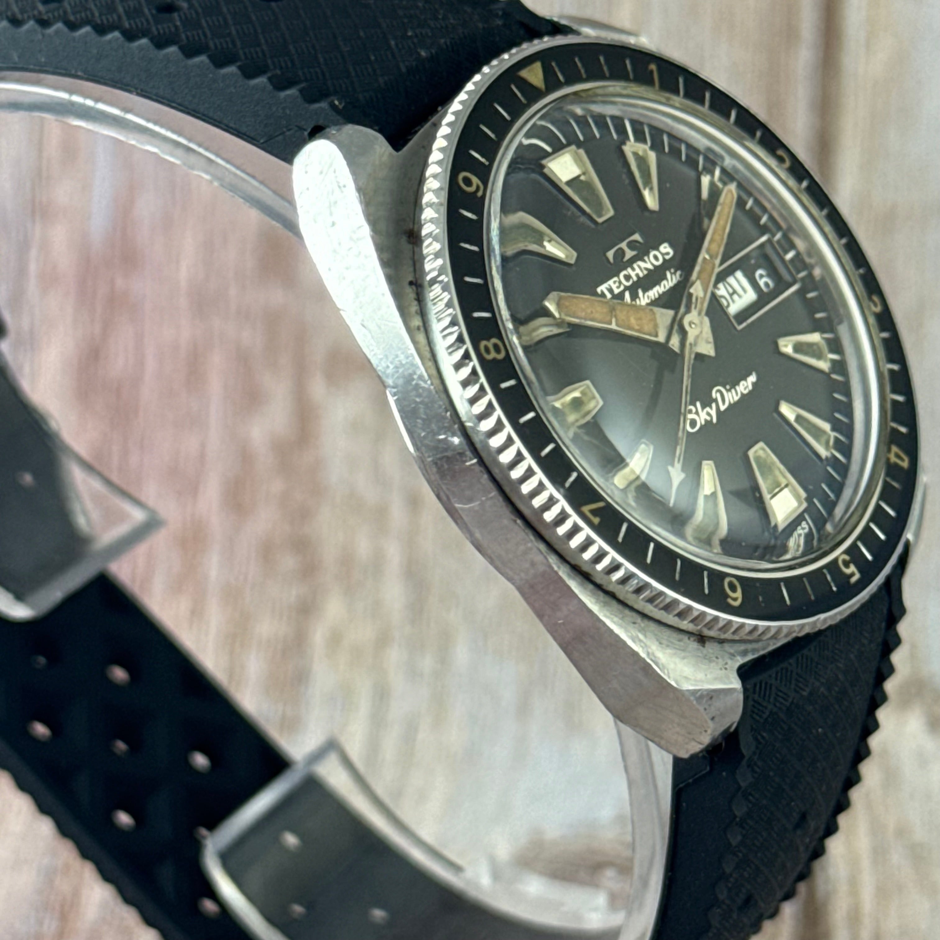 1960s Technos Sky diver automatic men’s divers watch 37mm