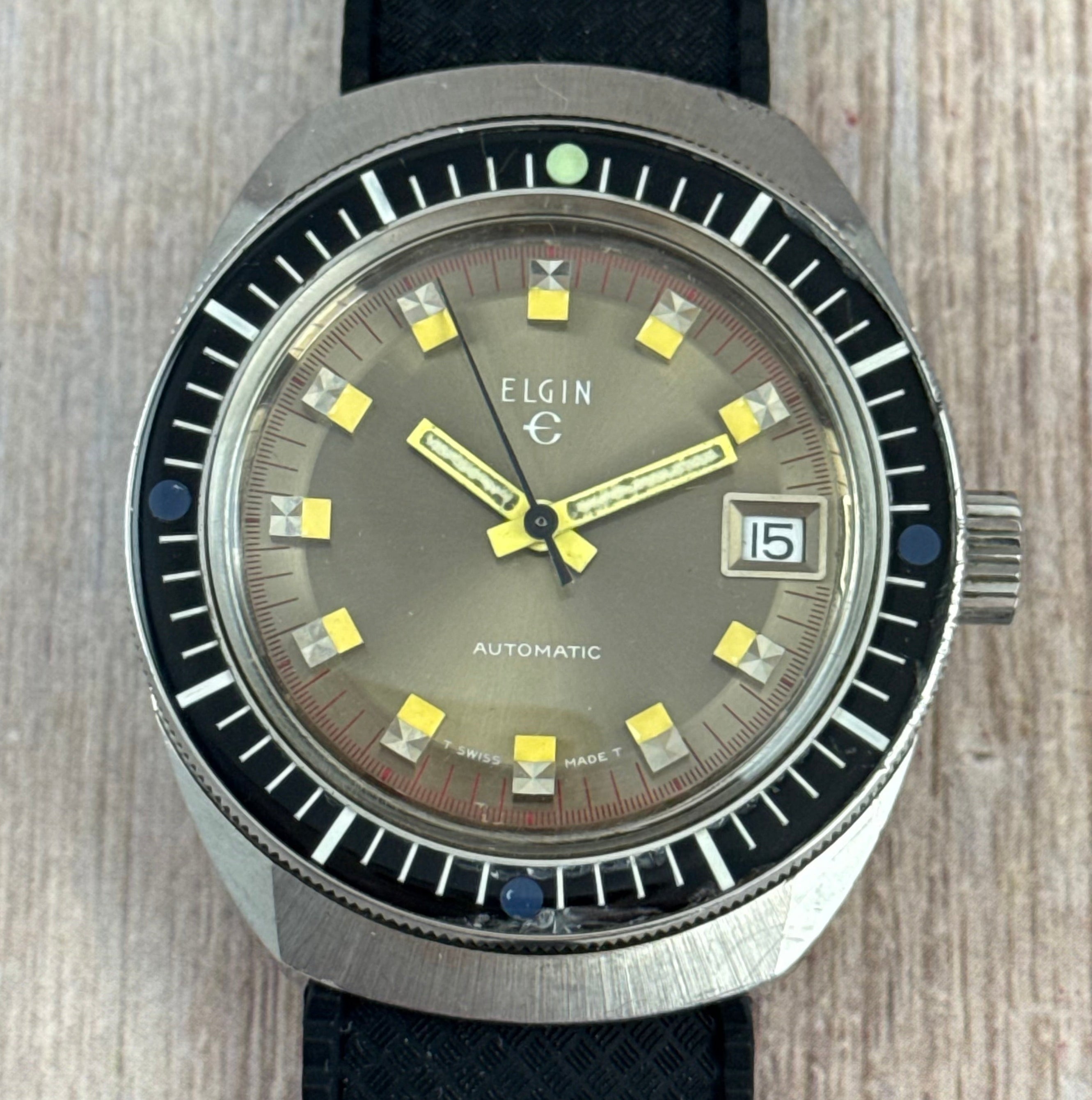 1970s Elgin men’s divers watch automatic 37mm date Bakelite bezel